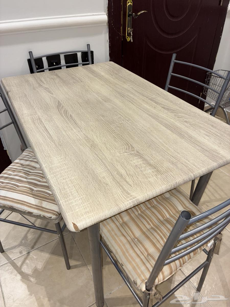 طاولة طعام لأربعة أشخاص (من هوم بوكس)64619705117443111