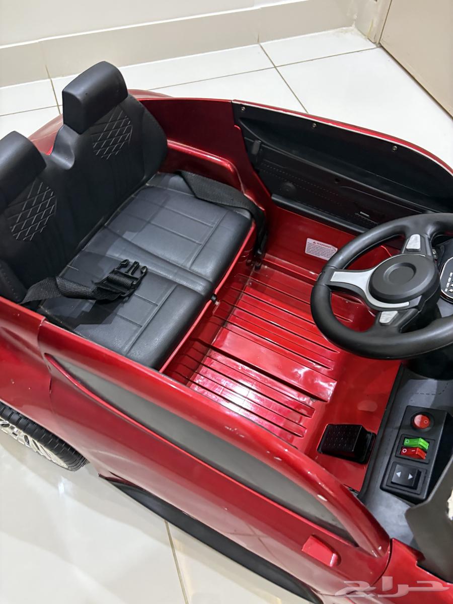 سيارة أطفال كهربائيه شبه جديده للبيع64623936461441113