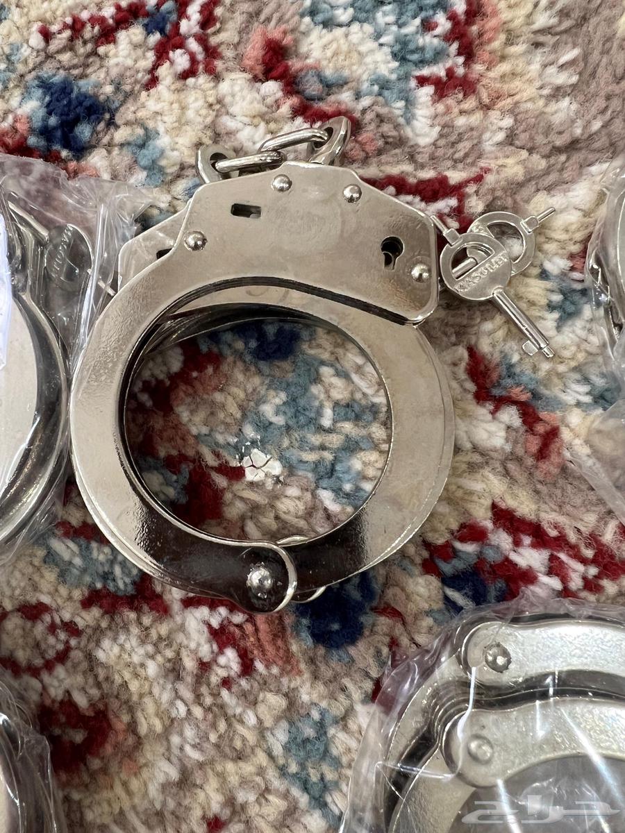 كلبشات عليها عرض فتره محدوده جدااوقيد رجلين64597777412483112