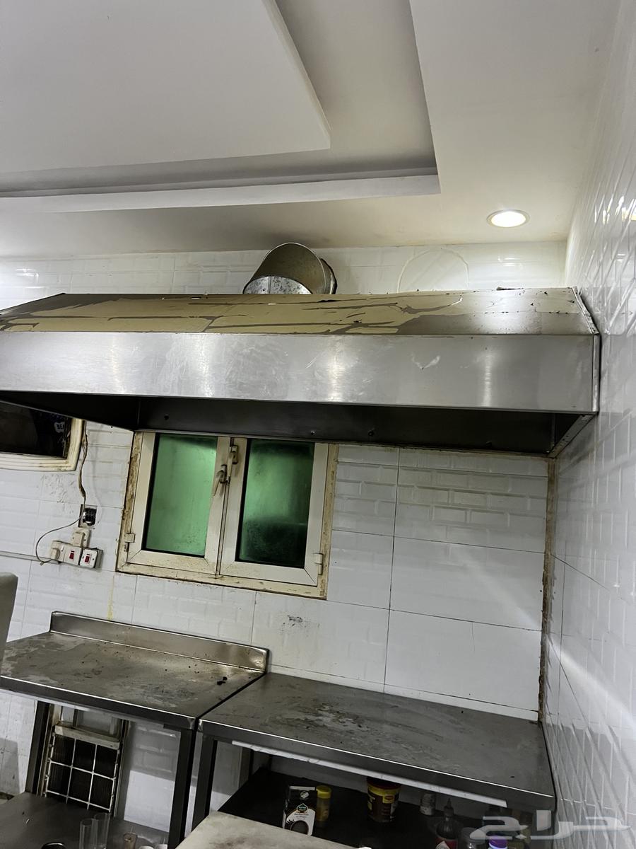 معدات مطعم للبيع طاولات وثلاجات ومدخنة64626115342721112