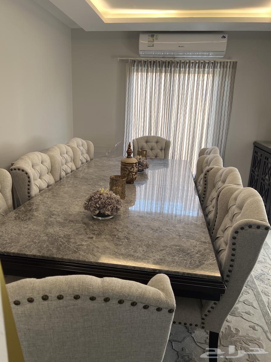 طاولة خشب مع كراسي64619267378433113