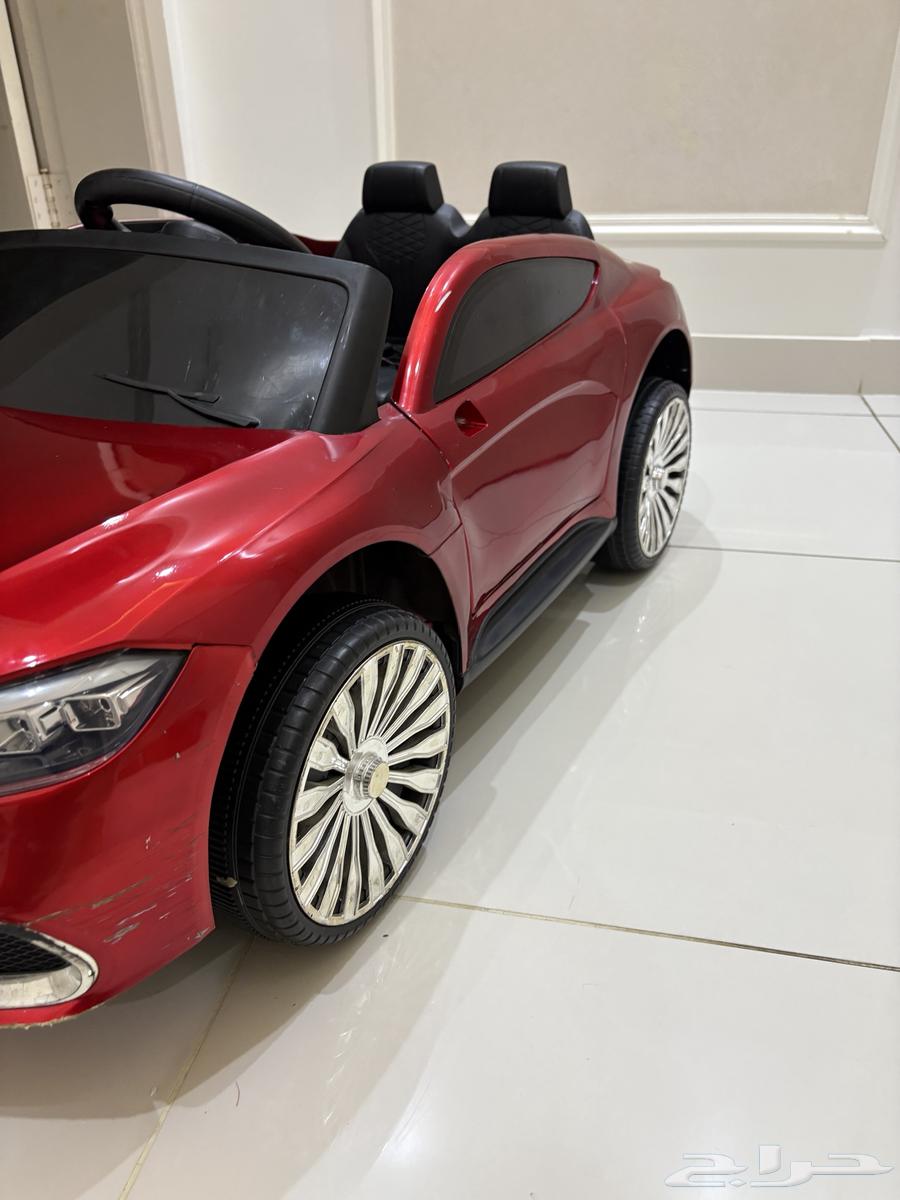 سيارة أطفال كهربائيه شبه جديده للبيع64623936461441111