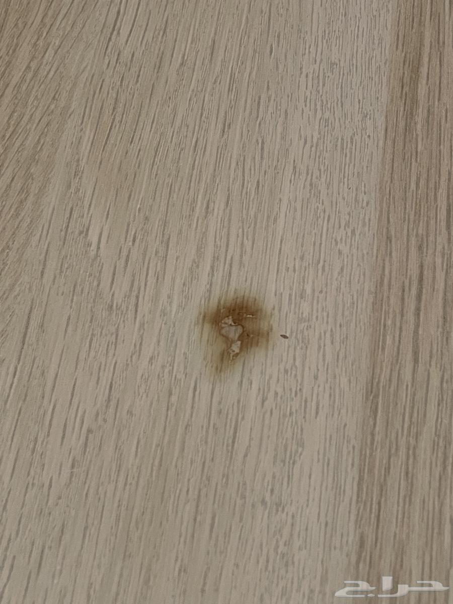 Sofa and Table64622587620609114