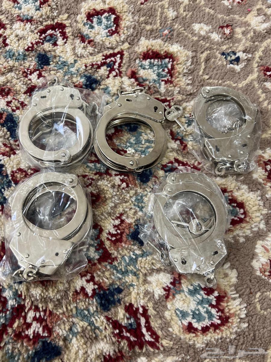 كلبشات عليها عرض فتره محدوده جدااوقيد رجلين64597777412483113