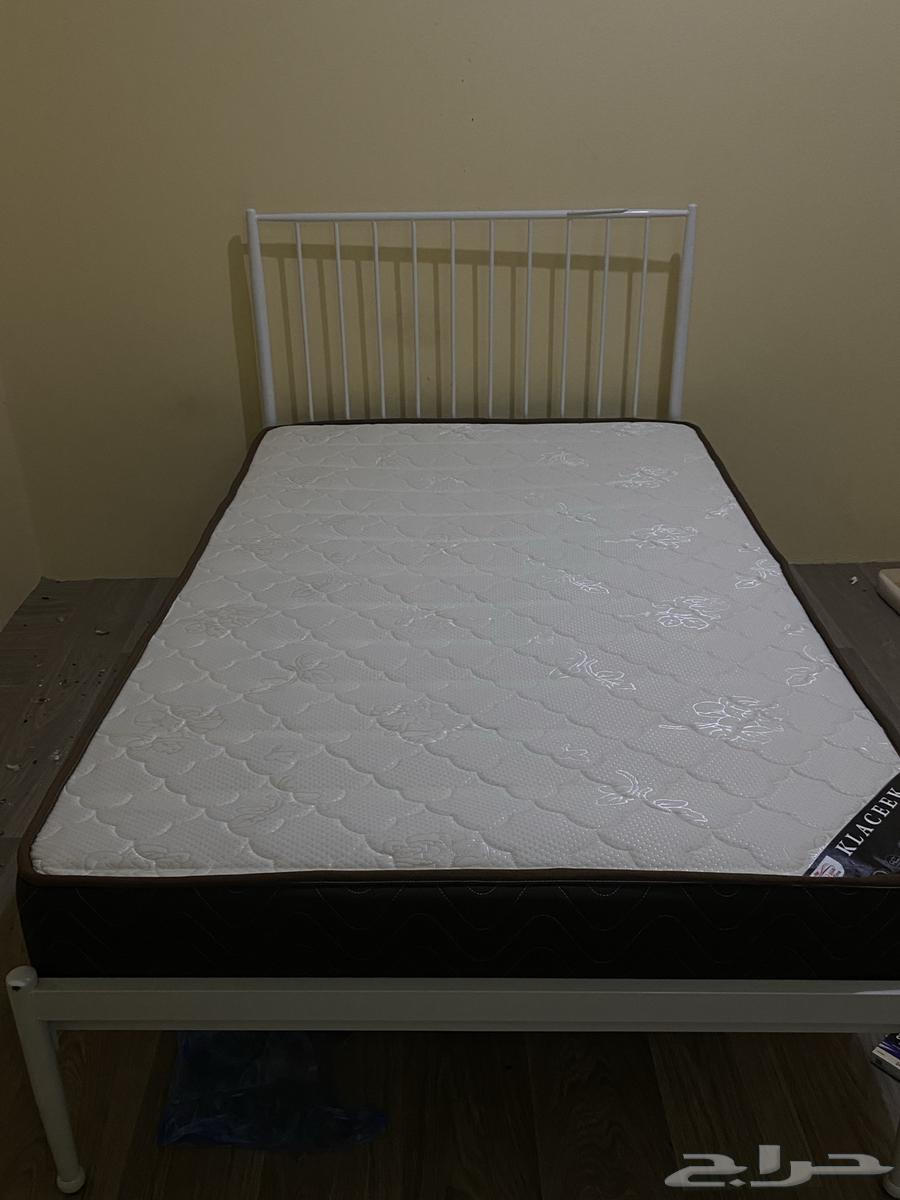 سرير نفر و نص نظيف و مرتب ماله اقل من سنه مع مرتبه مريحه64622166254210110