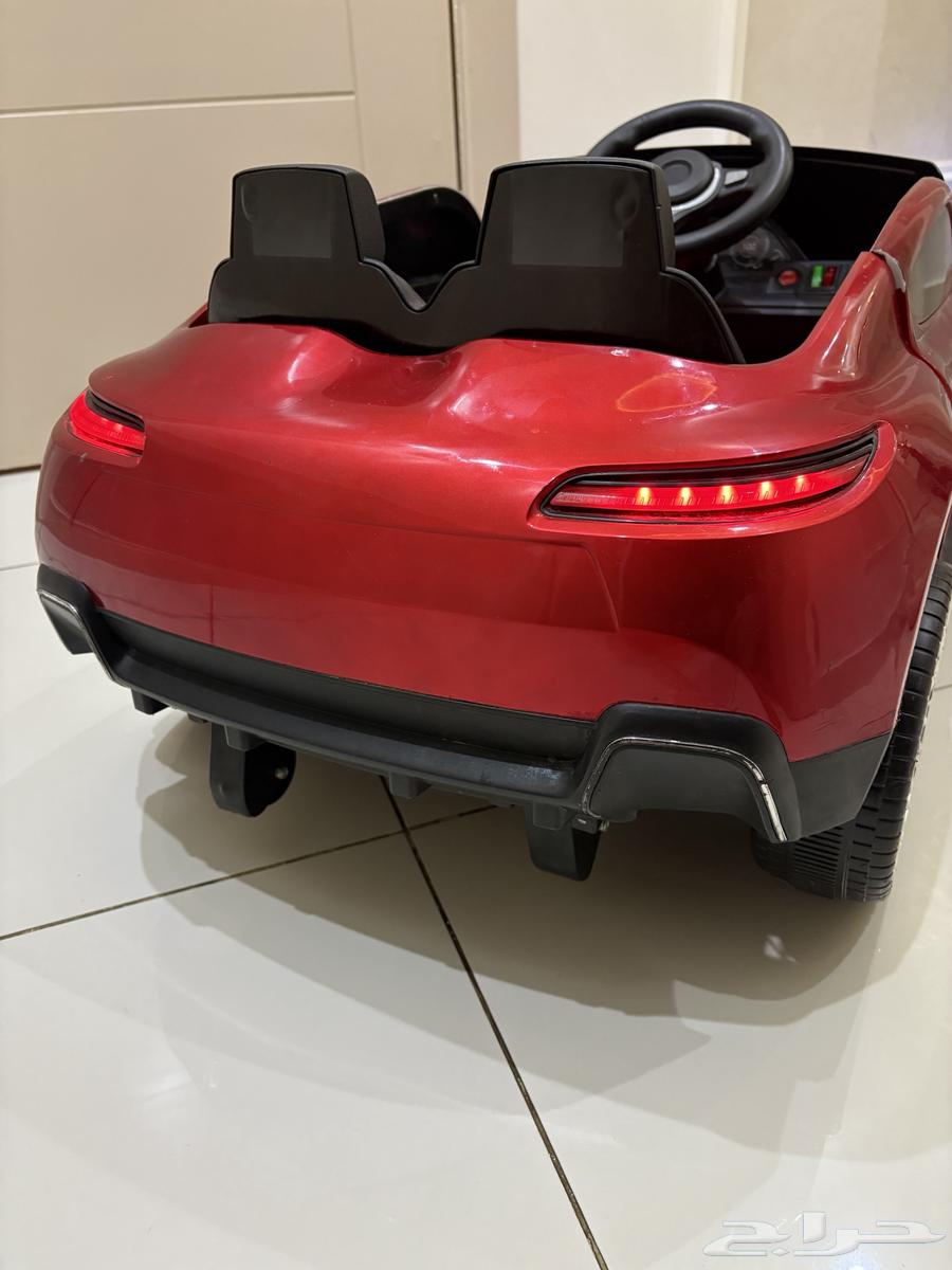 سيارة أطفال كهربائيه شبه جديده للبيع64623936461441114