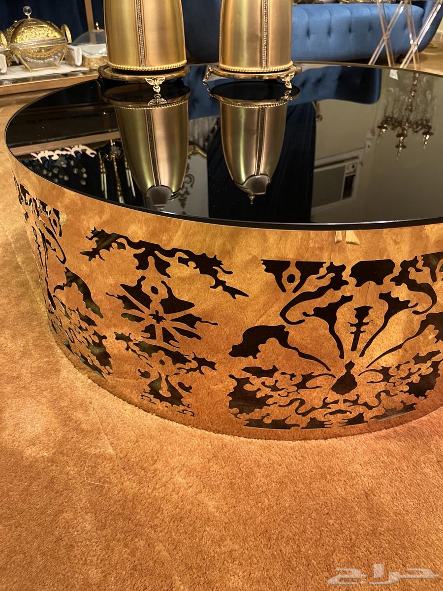 4 Small and 2 Large Golden Tables64624095052931110