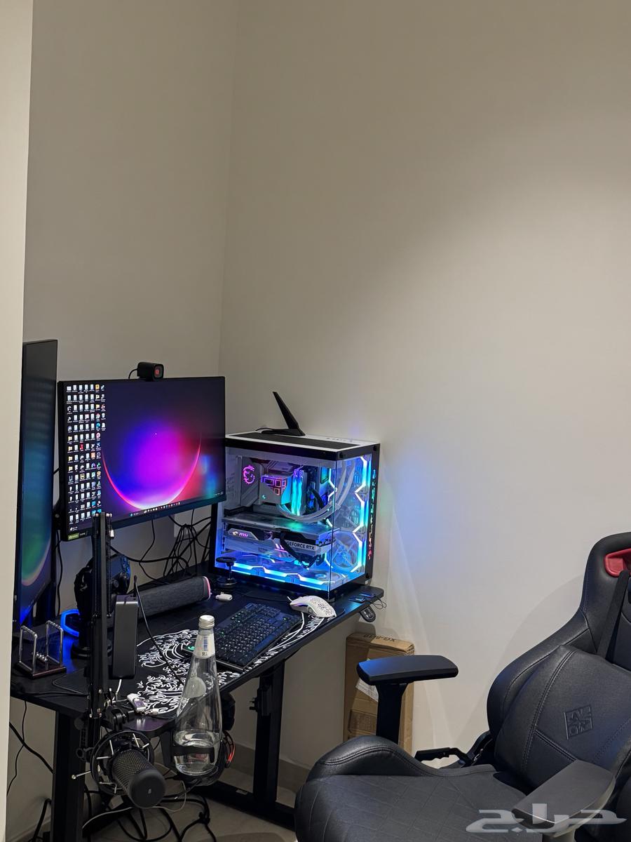 كمبيوتر قيمنق احترافي مع شاشات وطاولة وكرسي   كامل64624744621185111