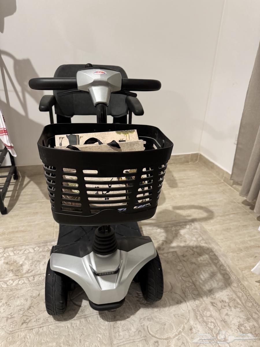 سكوتر كهربائي بأربع عجلات شبه جديد Shoprider HS-32864617100536321111