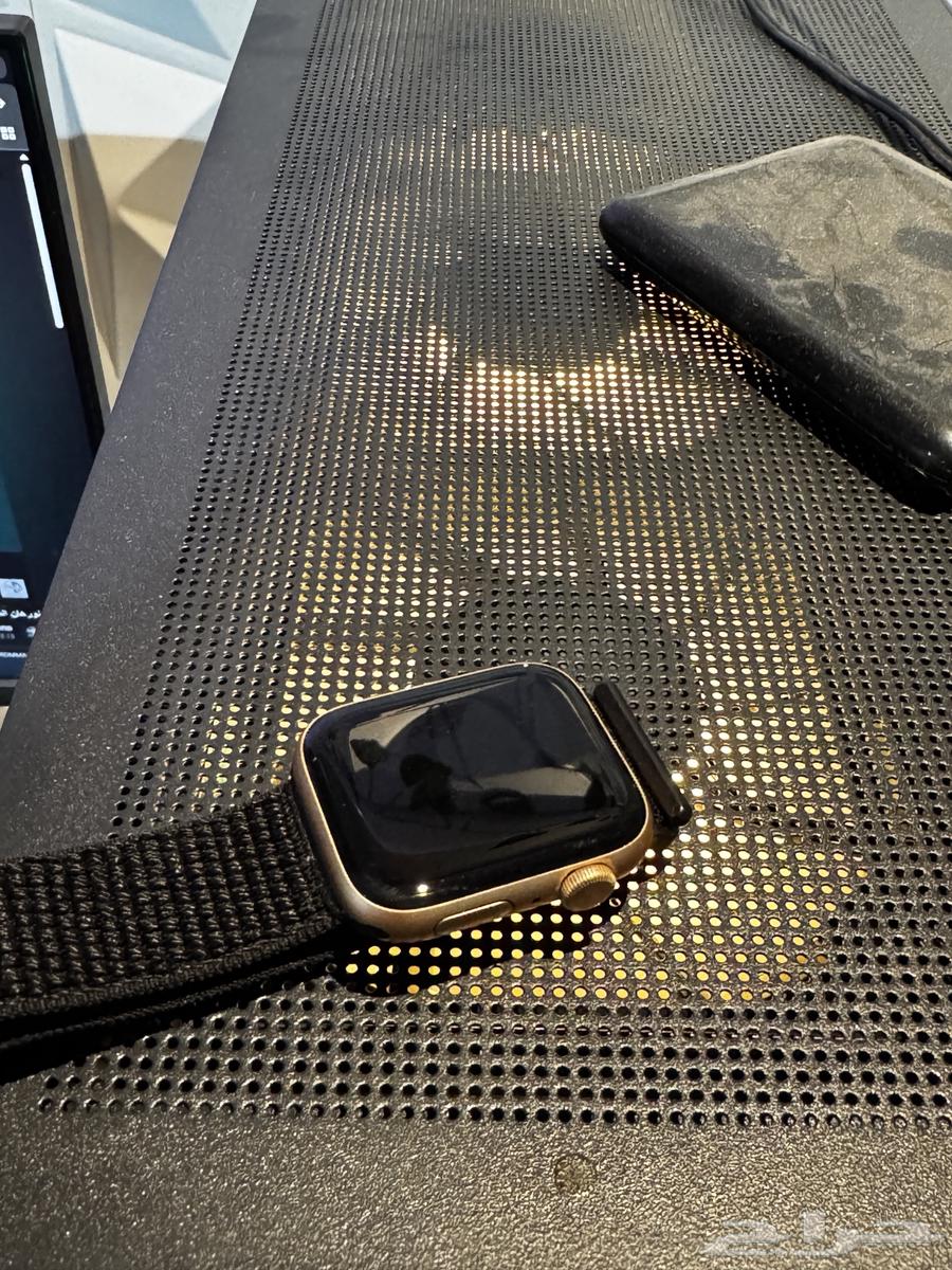 ساعة ابل SE مقاس 44mm لون روز قولد64617478154371111