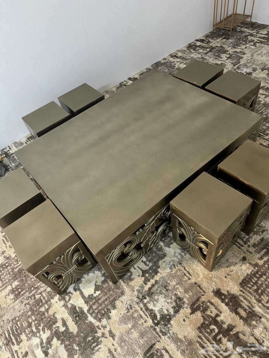 صاوله كبيره ومعها 8 خدمه   طاوله دائريه خشبب معها 4 طاولات64622638038146110