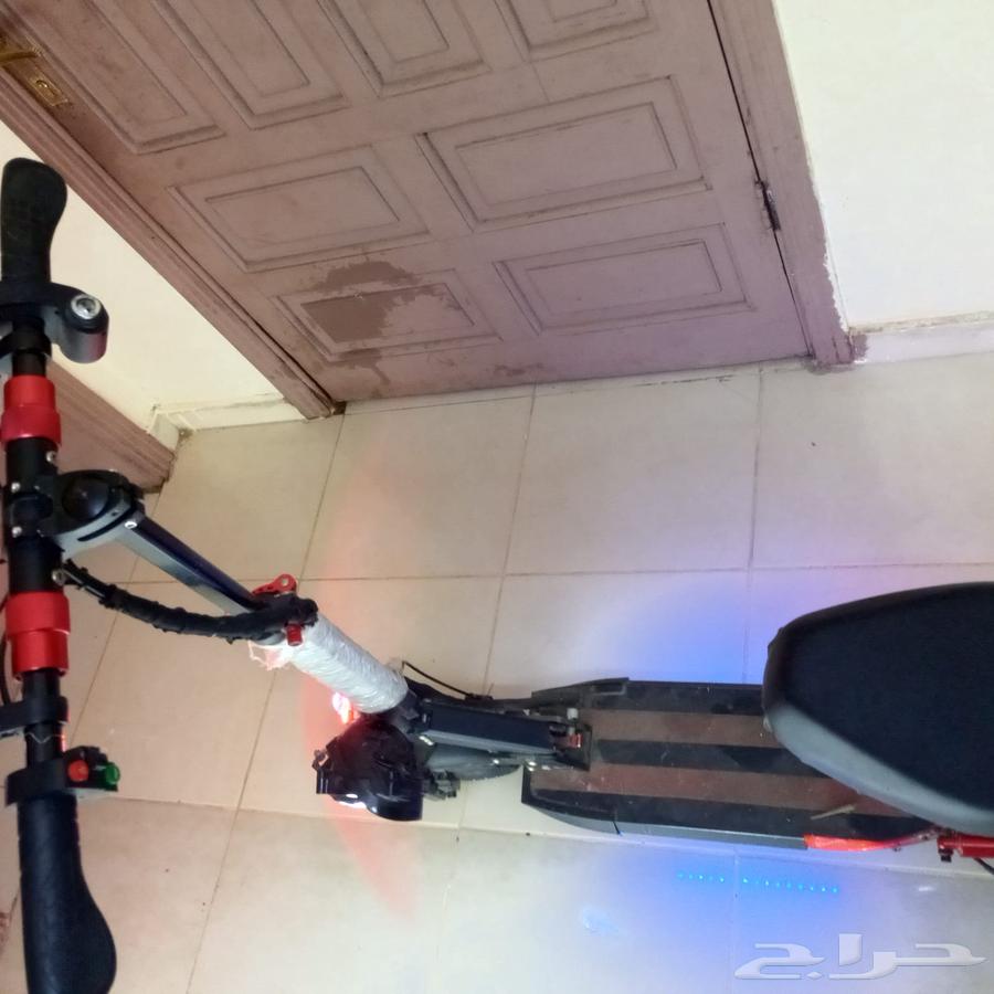 سكوتر الوحش نظيف بس يبغالو تغيير الدعاسه64618389126401112