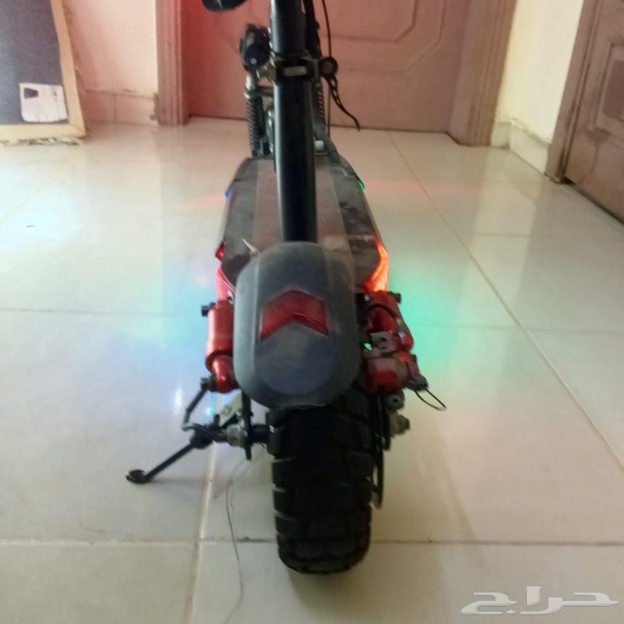 سكوتر الوحش نظيف بس يبغالو تغيير الدعاسه64618389126401111