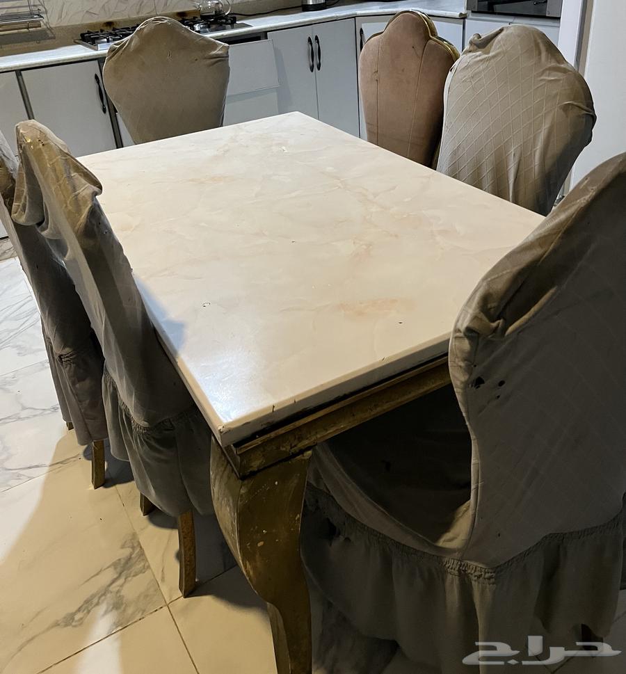 Dining Table64616329772417111