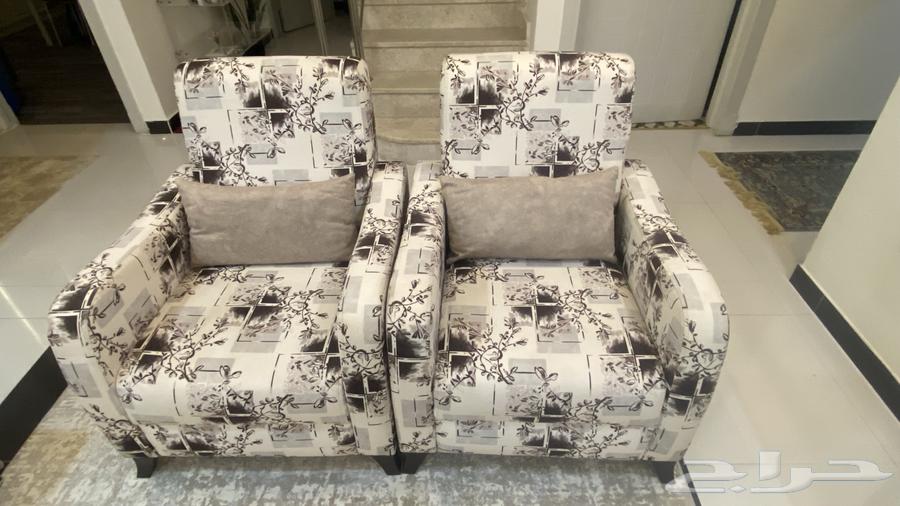 للبيع شاشة سمارات وطقم طاولة وكنب64623269339138112