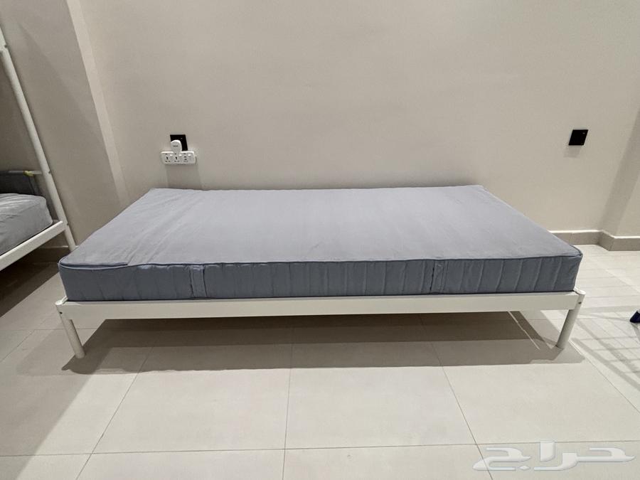 bed frame and mattress64620042280578110