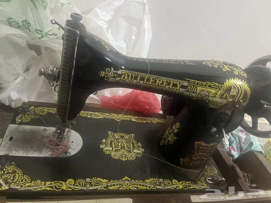 Sewing Machine and Television, but the Button Is Broken64623343775745110