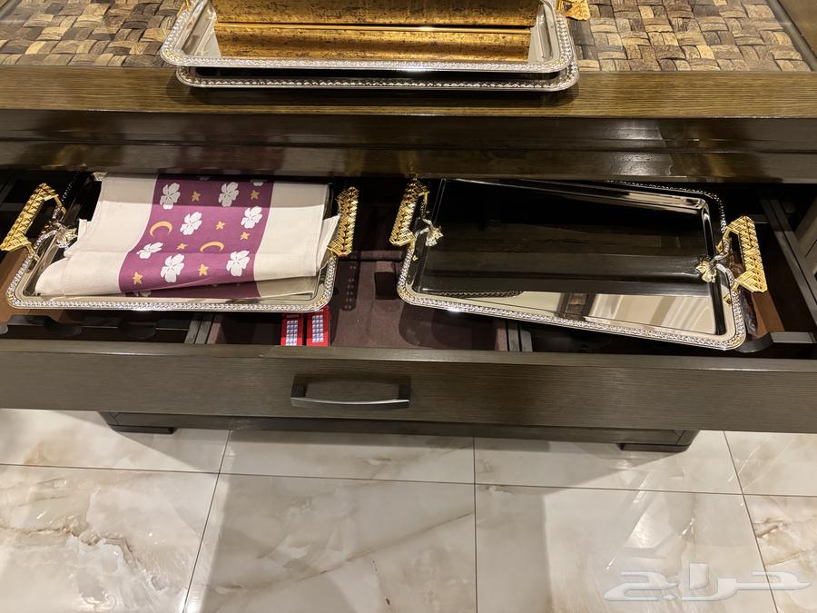 طاولة طعام للبيع64624315357827111