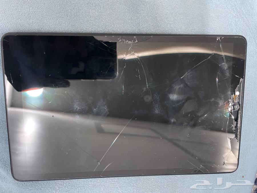 Internal screen broken, external screen broken user. What's his name Lo64616529821442110