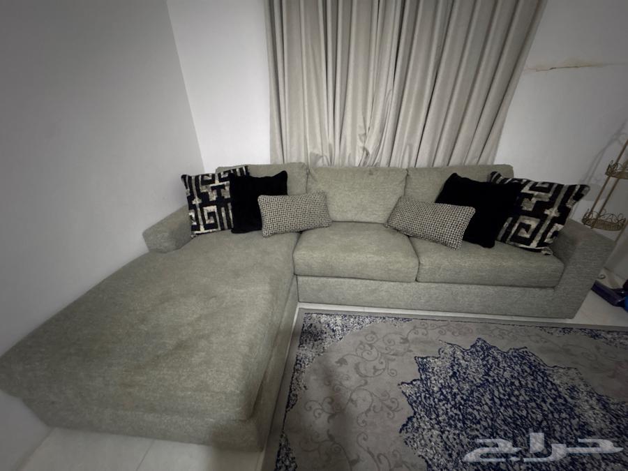 كنب من آشلي للبيع يوجد به عيوب بسيطه64624242030467110