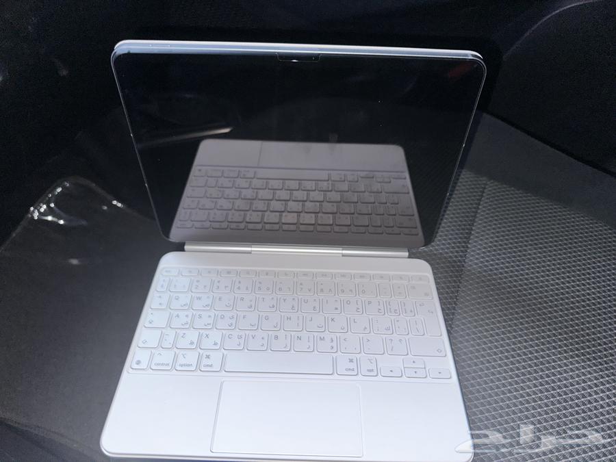 ipad M3 with Magic Keyboard Brand New Condition64622016903426110