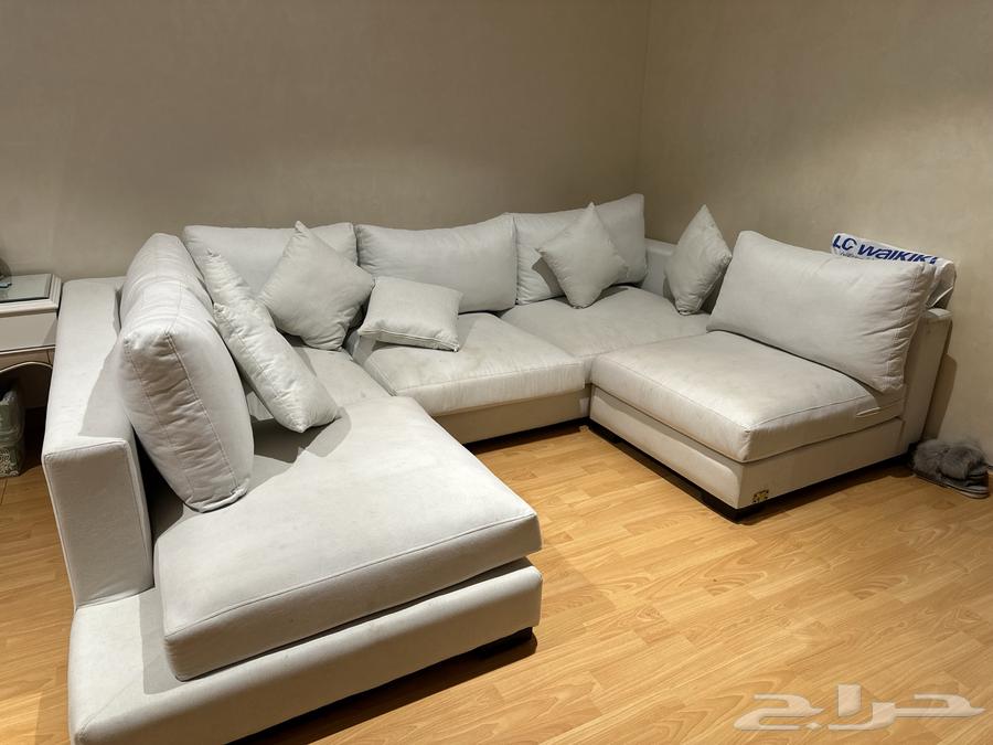 كنب ابيض حرف L جديد استخدام سنه نضيف 5 مقاعد مريحه و وسيعه64616715935617112