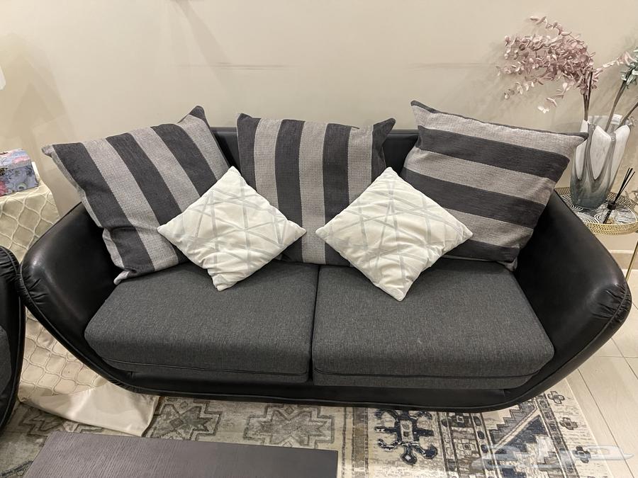 طقمين كنب للبيع مع الطاولات64622587638273111