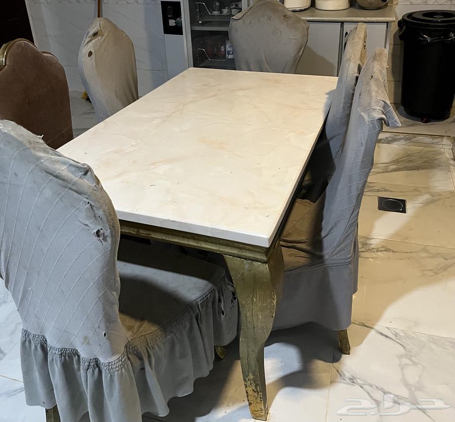 Dining Table64616329772417110