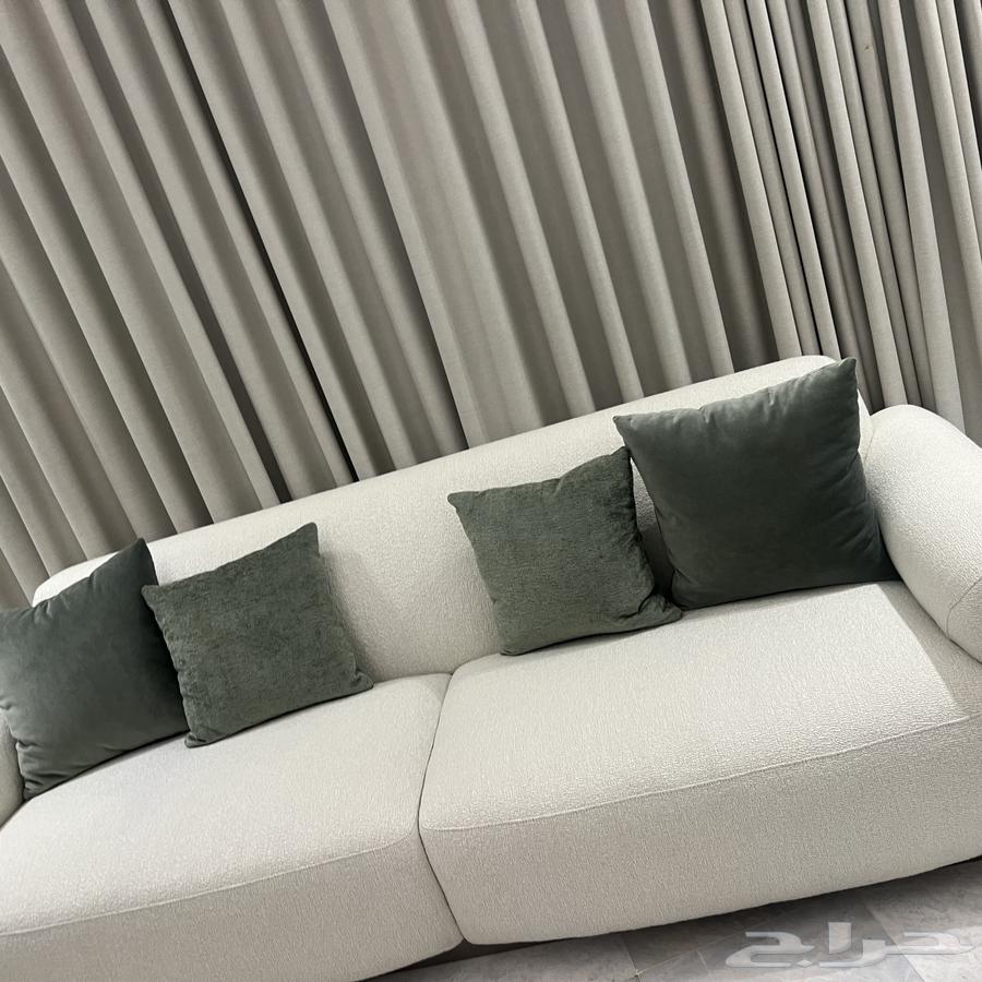 كنب صوفا مودرن بحالته الجديدة64623850974083110