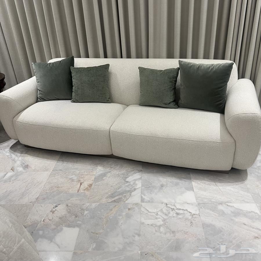 كنب صوفا مودرن بحالته الجديدة64623850974083111