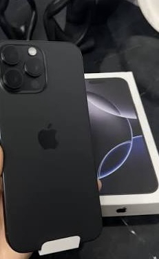 ايفون 16 برو ماكس شبه جديد باقي على الضمان 256 بطاريه 10064619480194307110