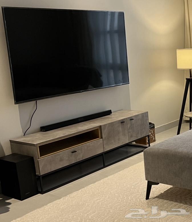 طاولة تلفزيون من اشلي للبيع64624916106113110
