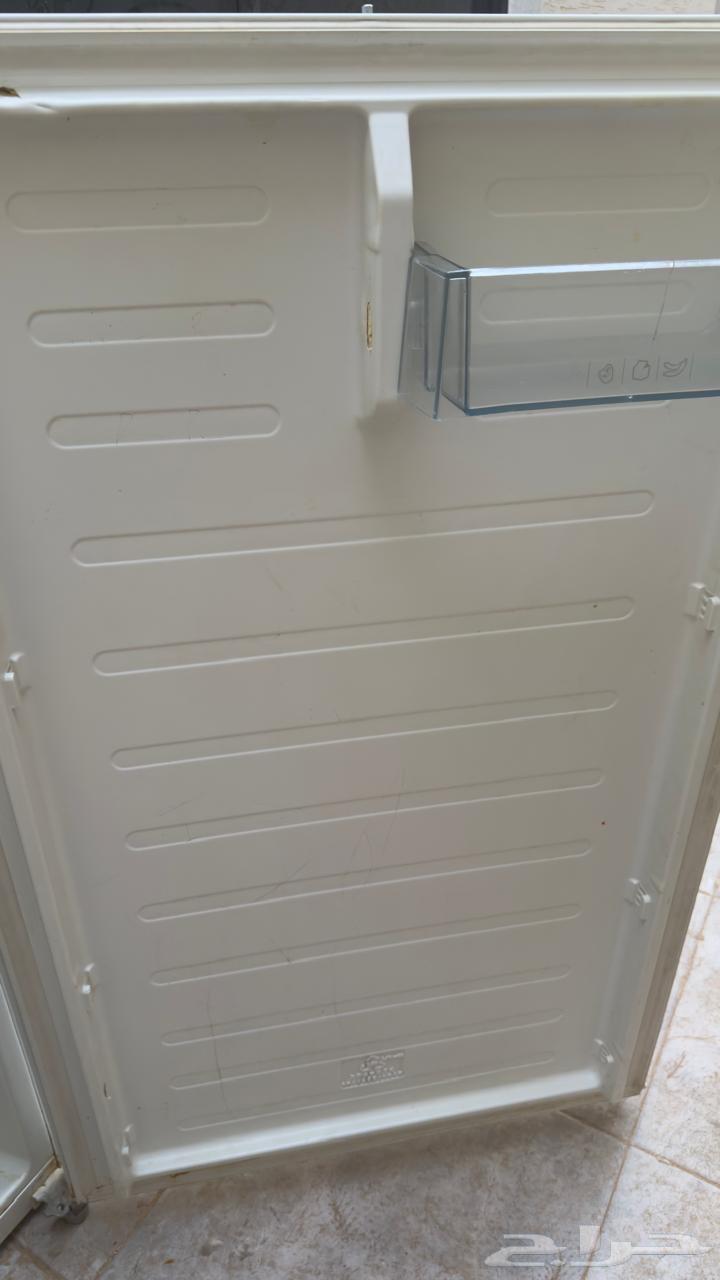 ثلاجة وشاشتين للبيع64619096235267112