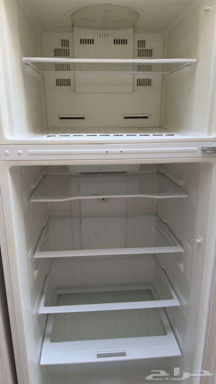 ثلاجة وشاشتين للبيع64619096235267110