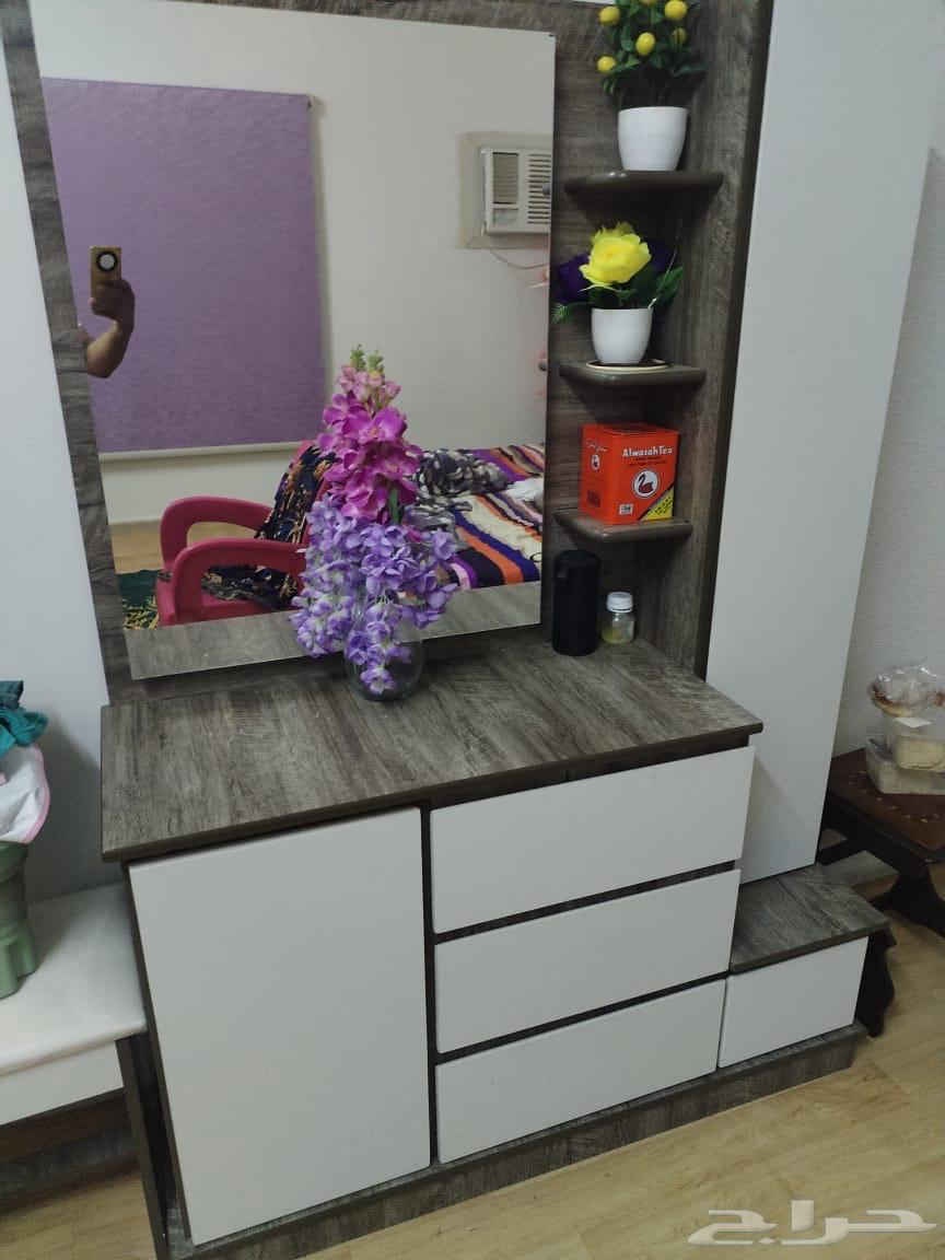 غرف نوم وطقمين جلوس شبه جديده64622103833987112