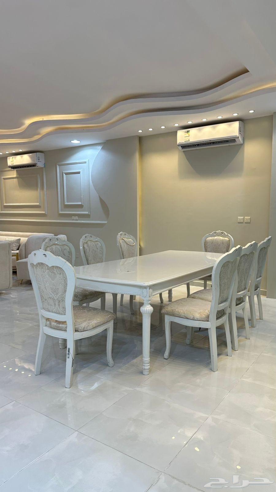 طاولتين طعام للبيع64625944294531110