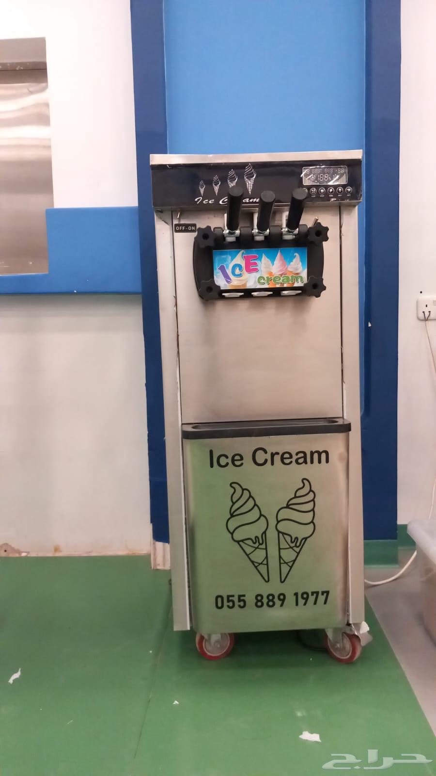 للبيع مكينة ايسكريم مقاس كبير نظيفة و جودة عالية64620692654210110