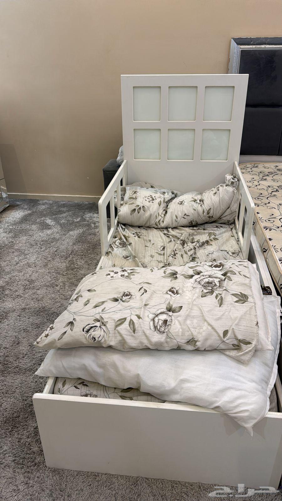 Bedroom for Sale in Al-Shara'i' with Double Bed and Single Child's Bed64618514465666114