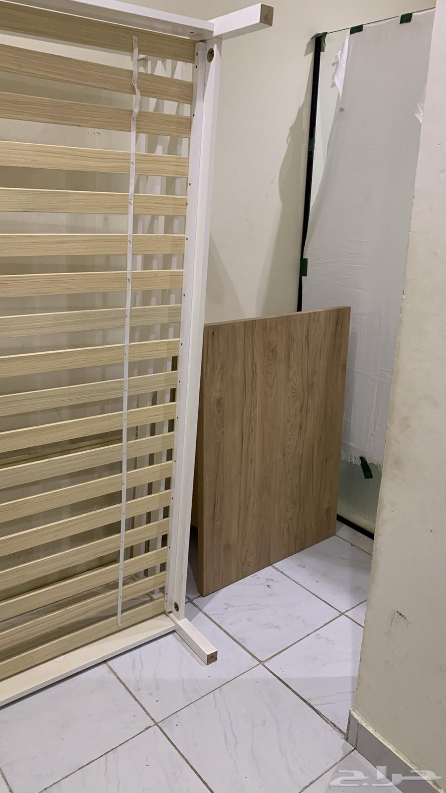 سرير مع دروج اسفل السرير جديد وطاوله جديده للبيع64624462451971113