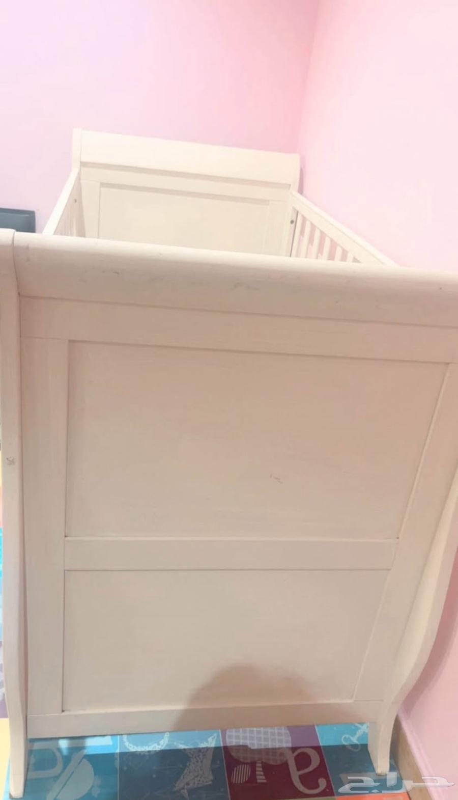 Baby cot excellent new condition64635912594179111