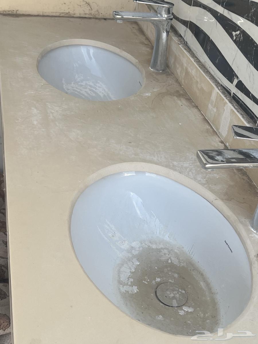 مغاسل رخام جديده مع الخلاط. لم تسنخدم. حوضين64161845769218110