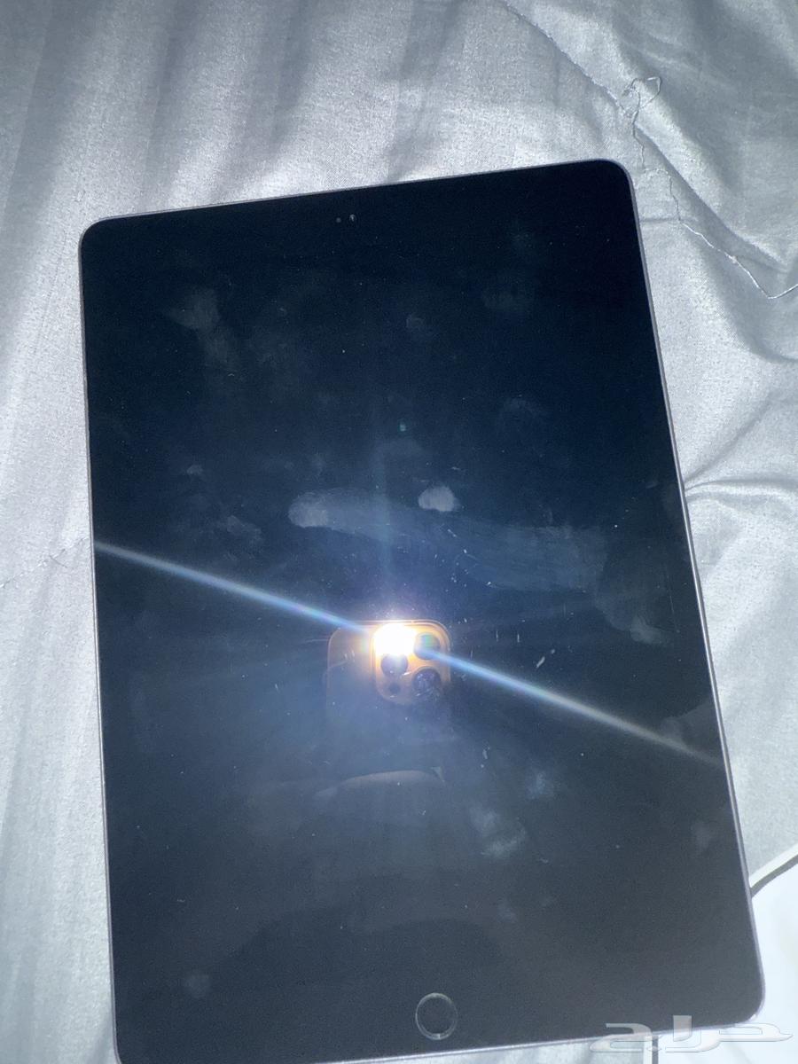 ايباد الجيل الثامن نضيف مره64570791728387112