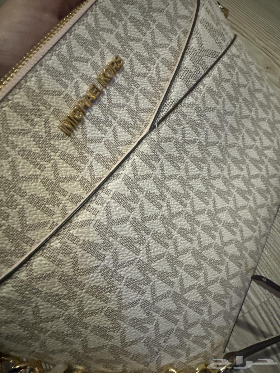 شنطة مايكل كورس أصليه نظيفه جدا64626371615618113