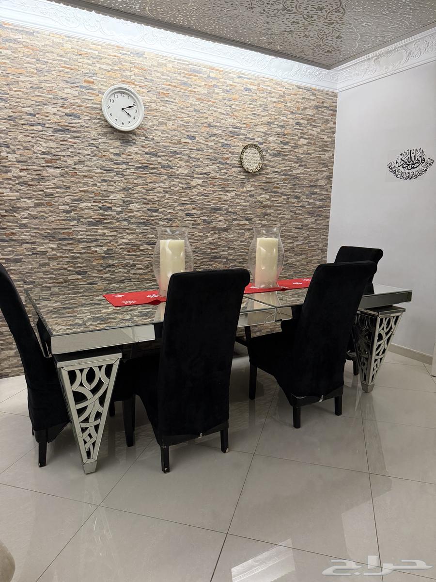 Dining Table without Chairs64631977302273111