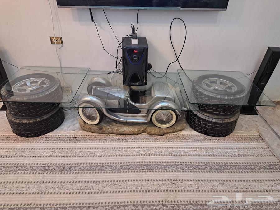 كنب مستخدم شبه نظيف 200 ريال مع الطاوله64624095086593112