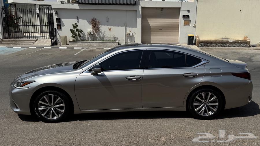 2020 Lexus ES250 – First Owner64836612059266112