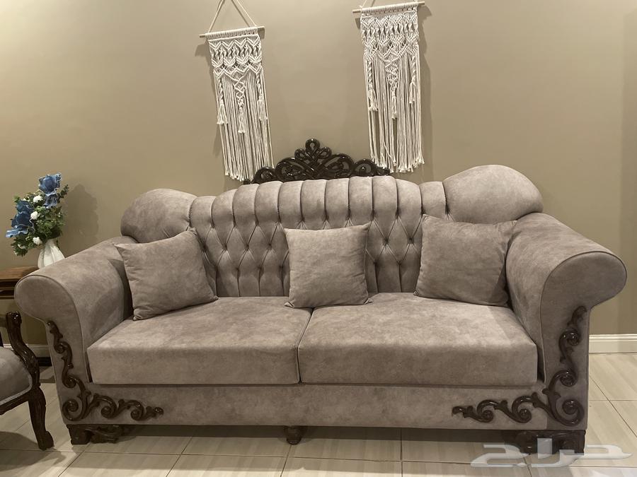 كنب يتسع ل9 اشخاص شبه جديد وكرسيين مفرده مع الستاره64626260979841111