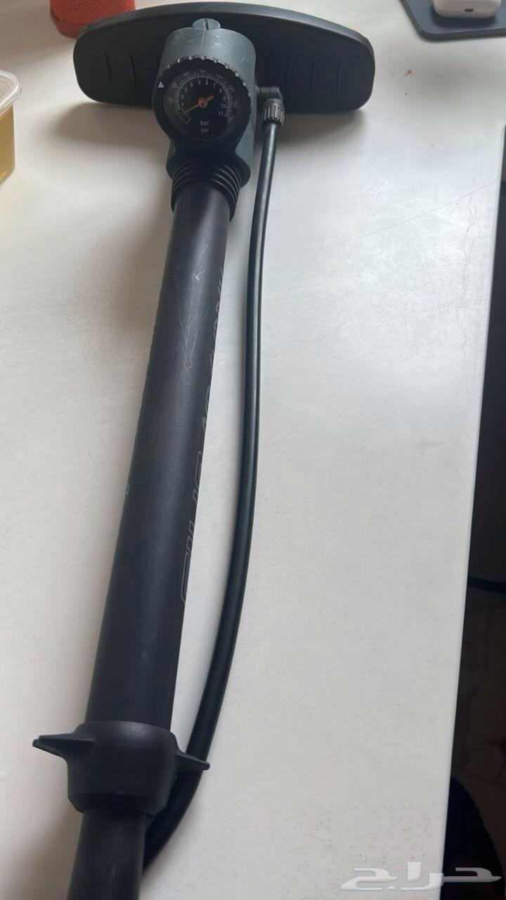 قفازات ملاكمة ومنفاخ هواء يدوي64501716796547112