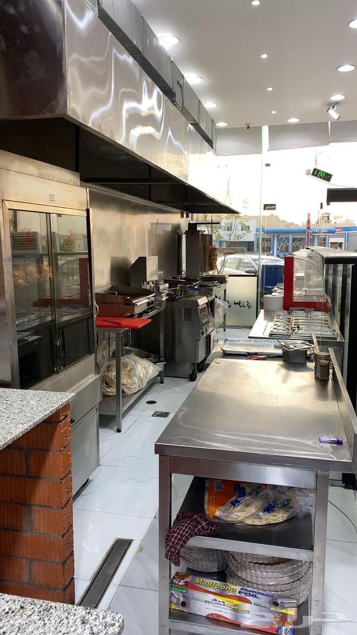 مطعم لتقبيل كامل التجهيزات موجوده64147810710019111