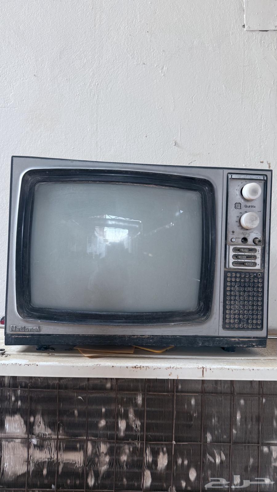 تلفزيون قديم تراثي64638583050882110